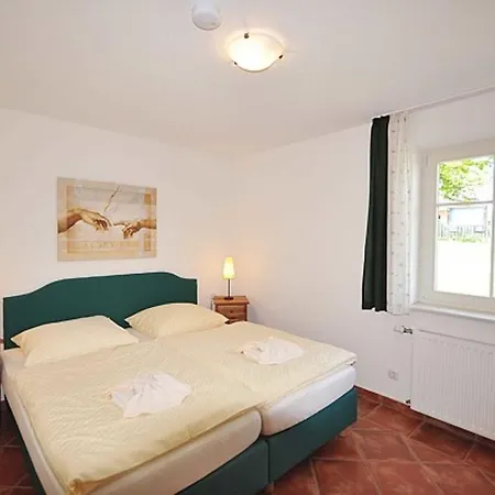 Сasa de vacaciones Karolas Landhus Unterm Reetdach Neu Reddevitz